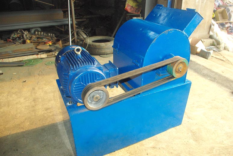 粉餅機(jī)，碎餅機(jī)，大餅打碎機(jī)，花生茶籽大豆餅粉碎機(jī)