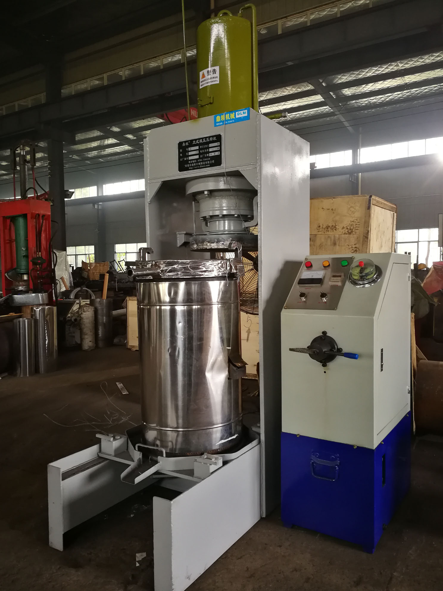 不銹鋼超高壓立式液壓壓榨機，果汁壓榨機，果渣壓榨機，藥材壓榨，油渣處理，白土壓榨